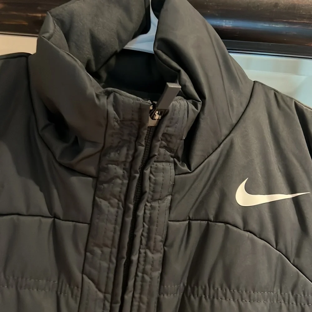 Nike best jacket - Picture 2 of 4